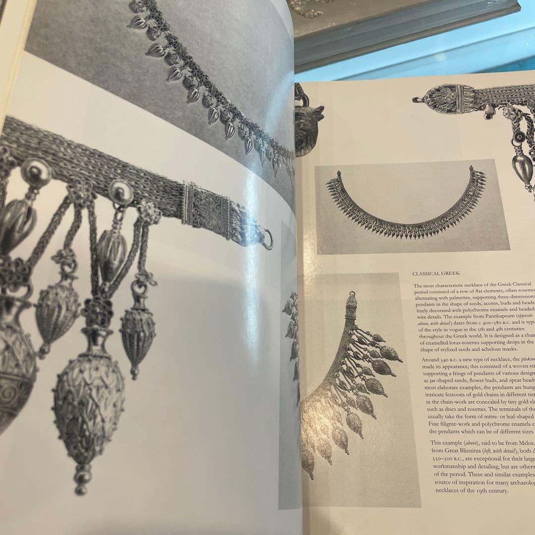 洋書 The Necklace: From Ancient to Present