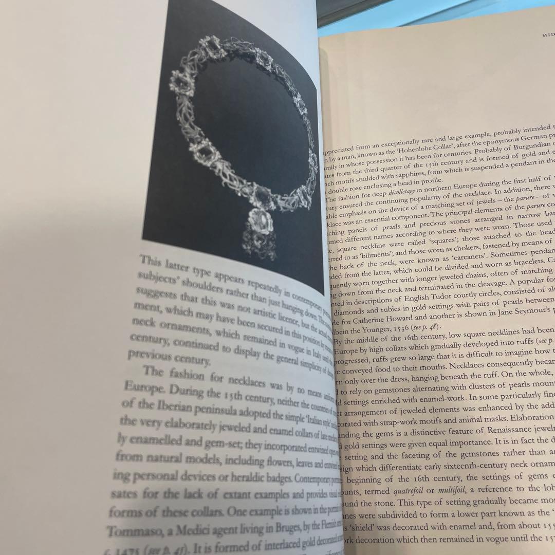 洋書 The Necklace: From Ancient to Present