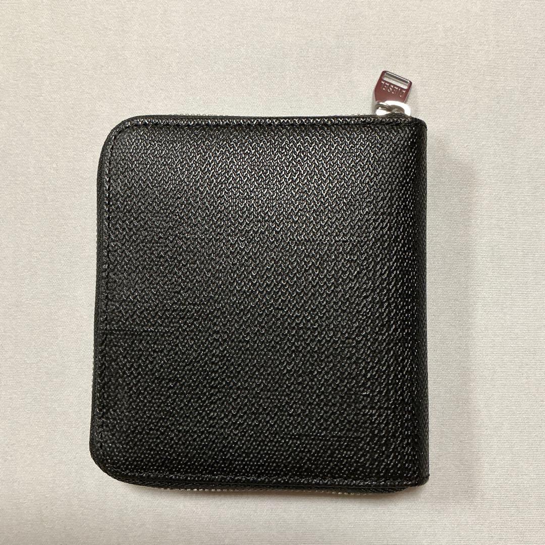 洗練されたデザイン　DIESEL BI-FOLD COIN ZIP X09666