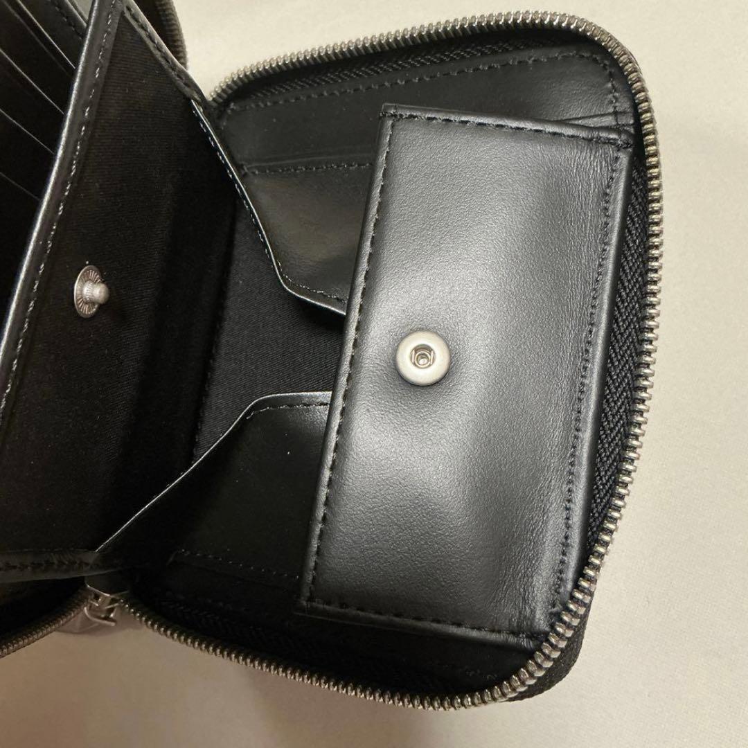 洗練されたデザイン　DIESEL BI-FOLD COIN ZIP X09666
