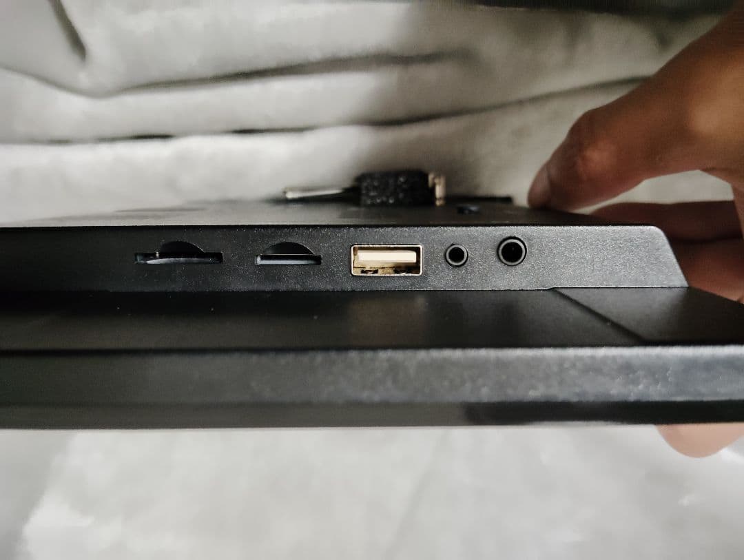 DreamMaker DPLAY-1011ATP10.1インチポータブルカーナビ