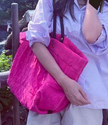 lvピンク ナイロン ショルダーバッグ