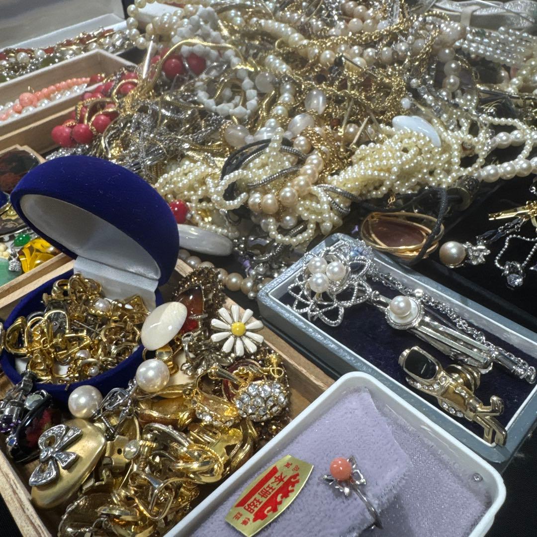 2958★昔のアクセサリー　大量★整理品　遺品★ネックレス　ブレスレット他