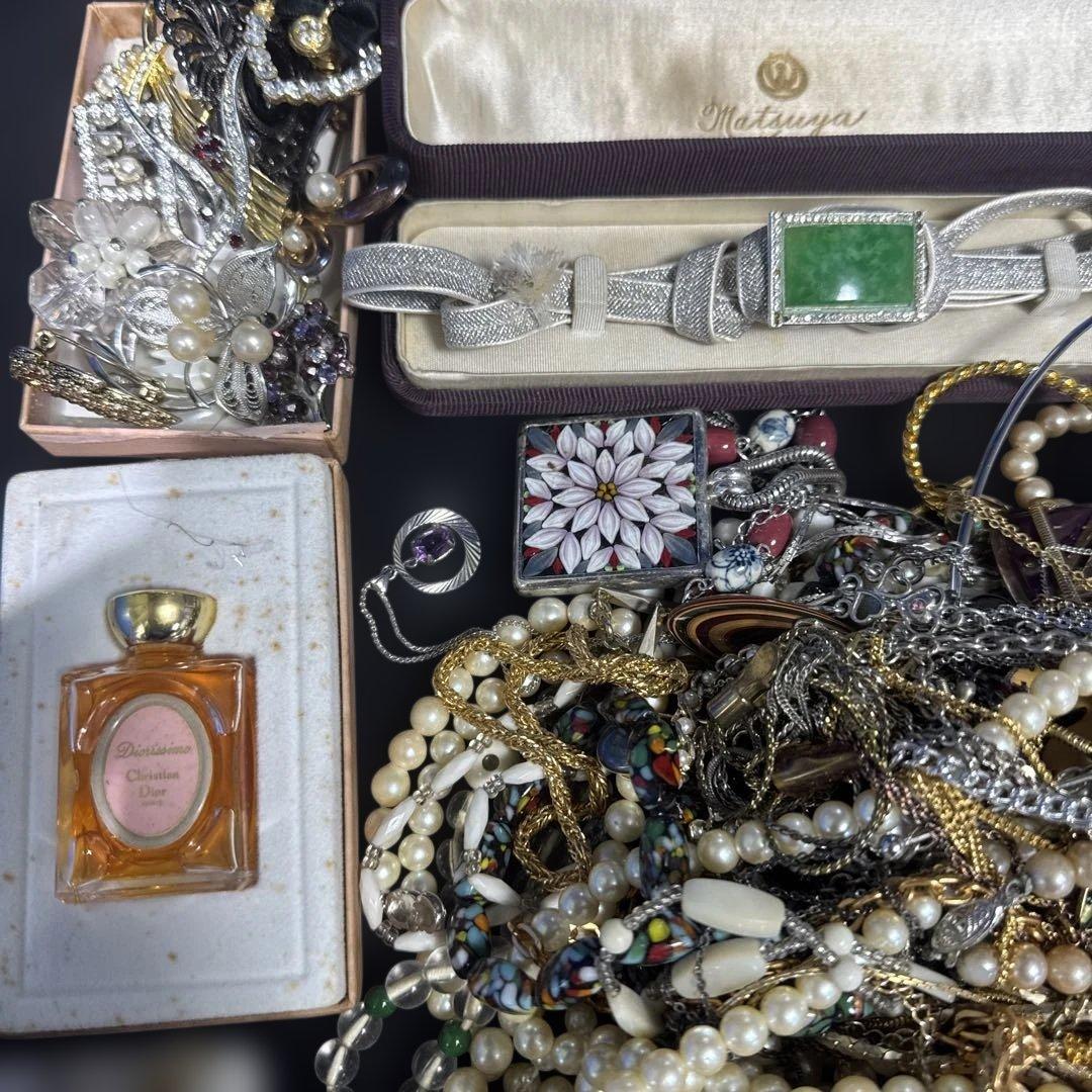 2958★昔のアクセサリー　大量★整理品　遺品★ネックレス　ブレスレット他