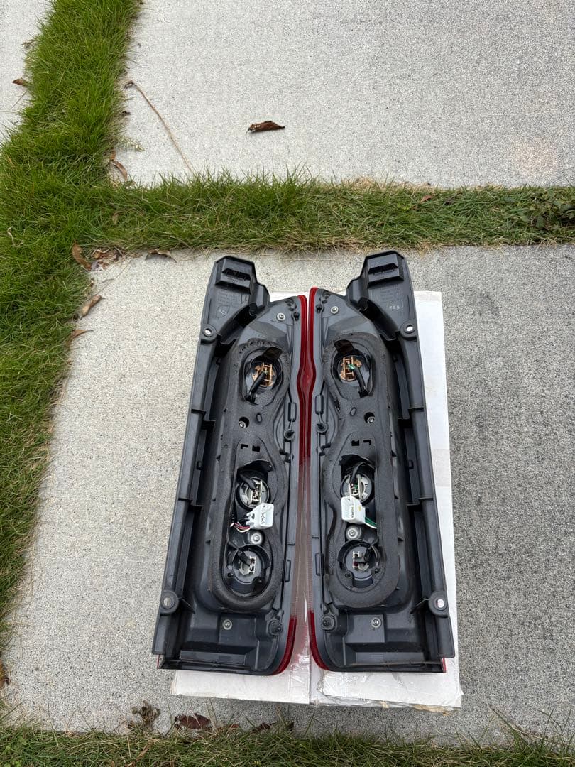 200系　ハイエース　純正テールライト　スーパーGL