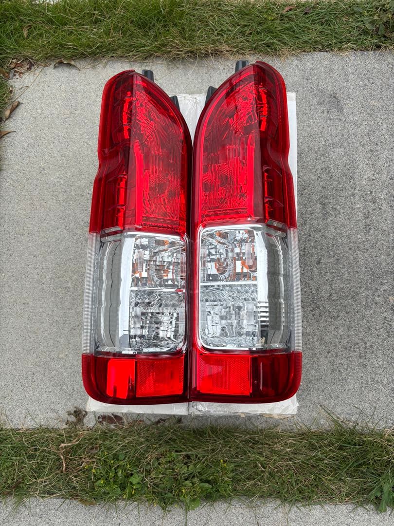 200系　ハイエース　純正テールライト　スーパーGL