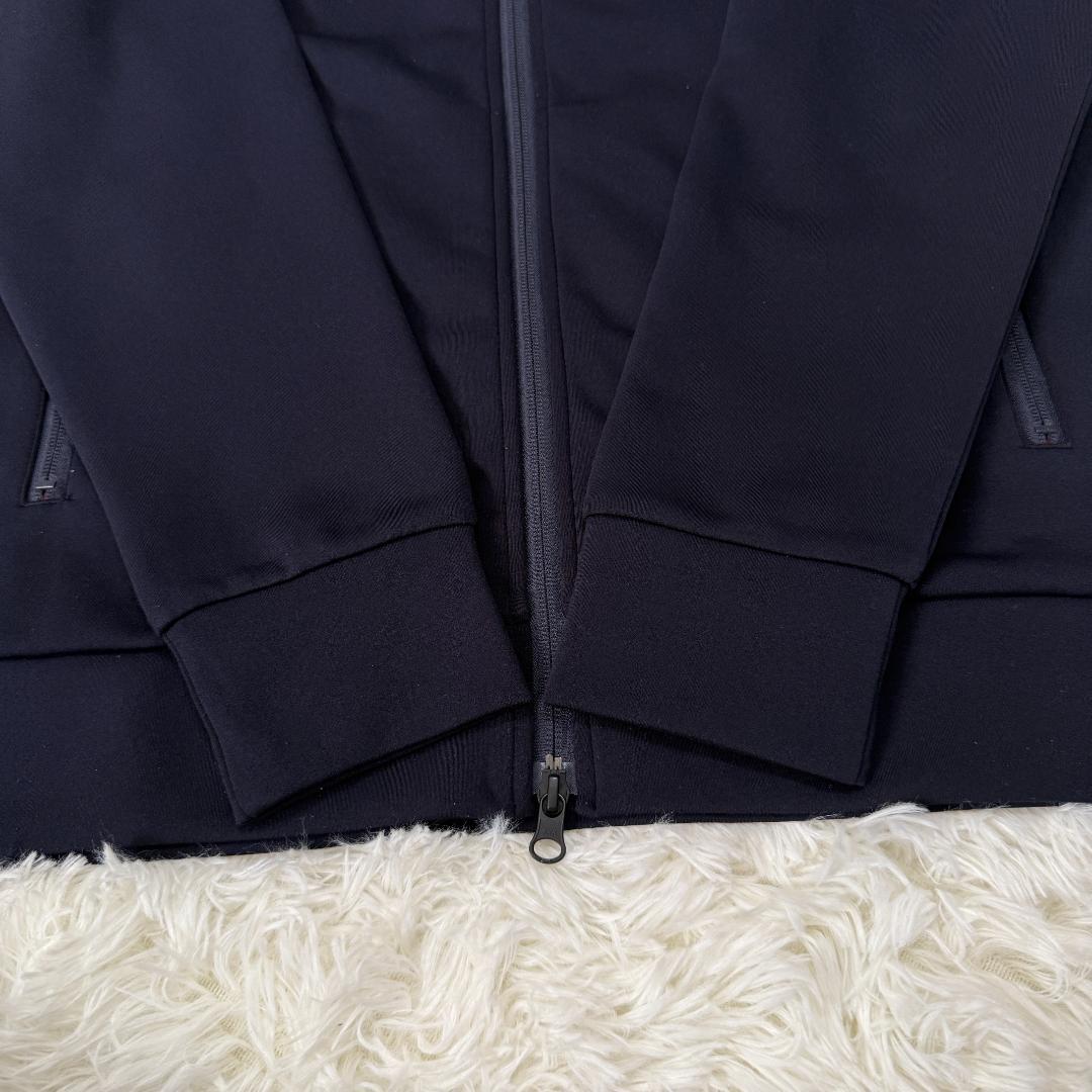 BRIEFING ブリーフィング 紺でバックに3Dロゴが付いたパーカー XL