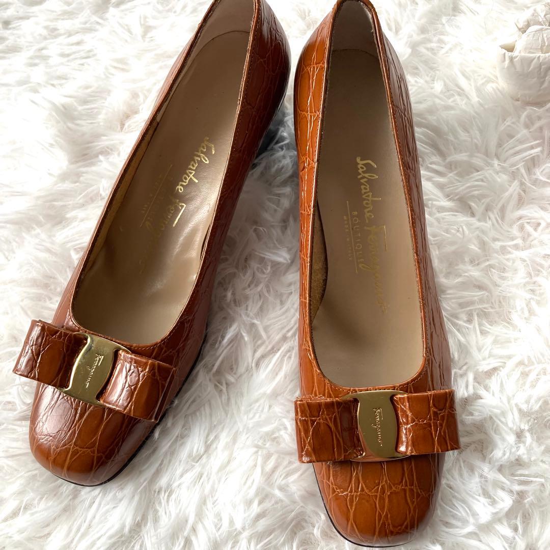 フェラガモ　 ローヒール　新品未使用　美品　24cm ヒール4cm