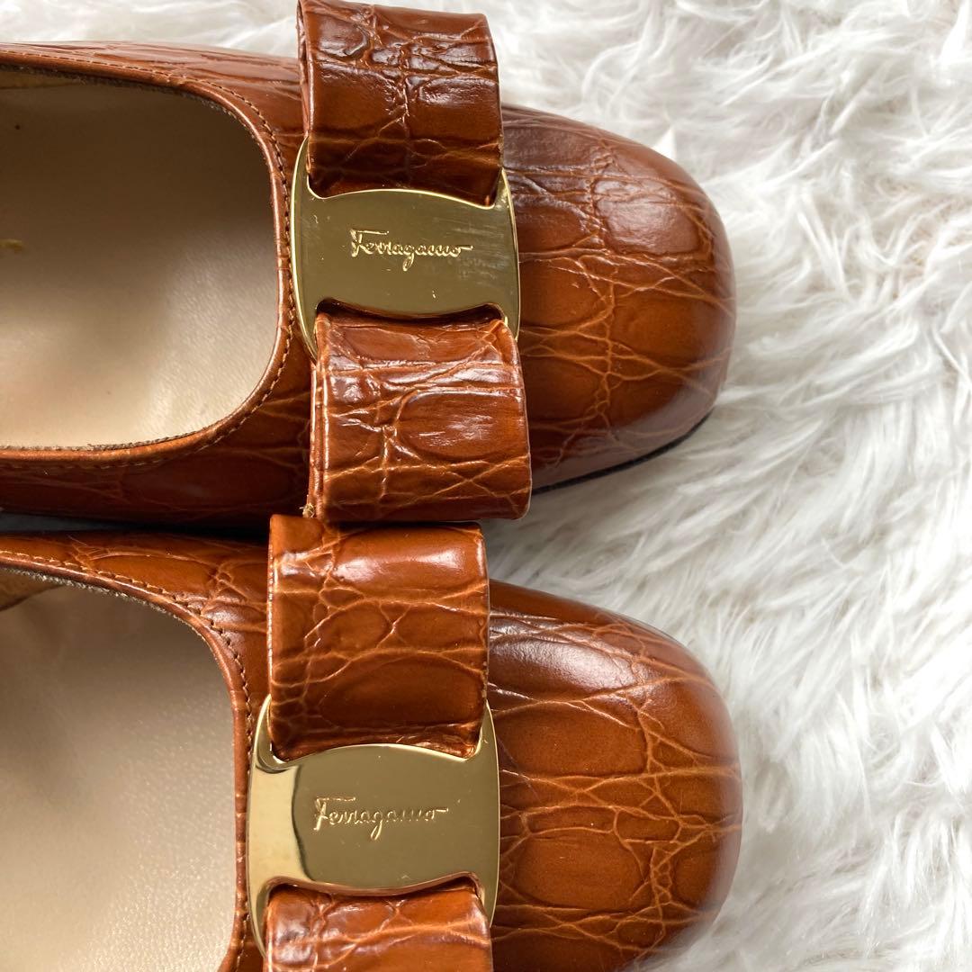 フェラガモ　 ローヒール　新品未使用　美品　24cm ヒール4cm