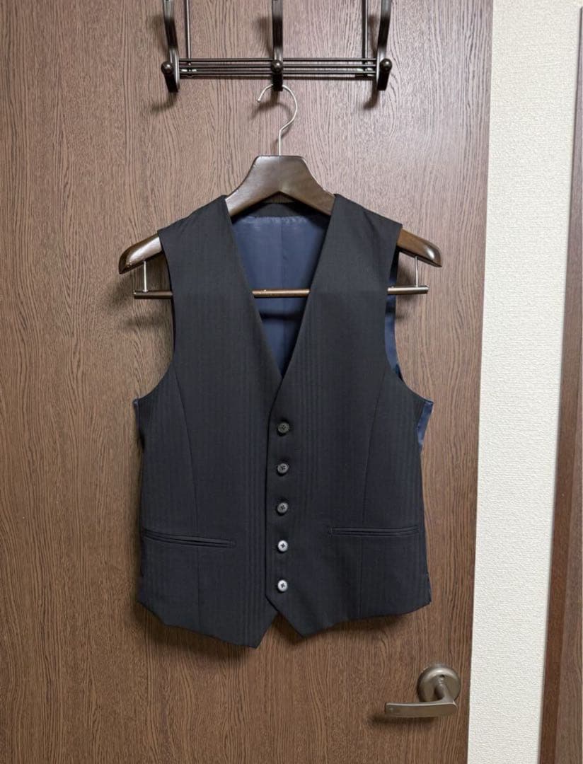 専用Y4新品未使用！高品質！仕立ての良い最新ブラック無地調3ピーススーツ訳あり