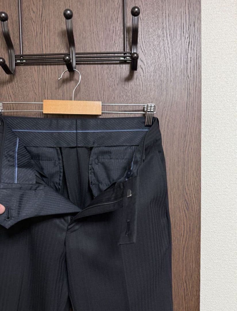 専用Y4新品未使用！高品質！仕立ての良い最新ブラック無地調3ピーススーツ訳あり