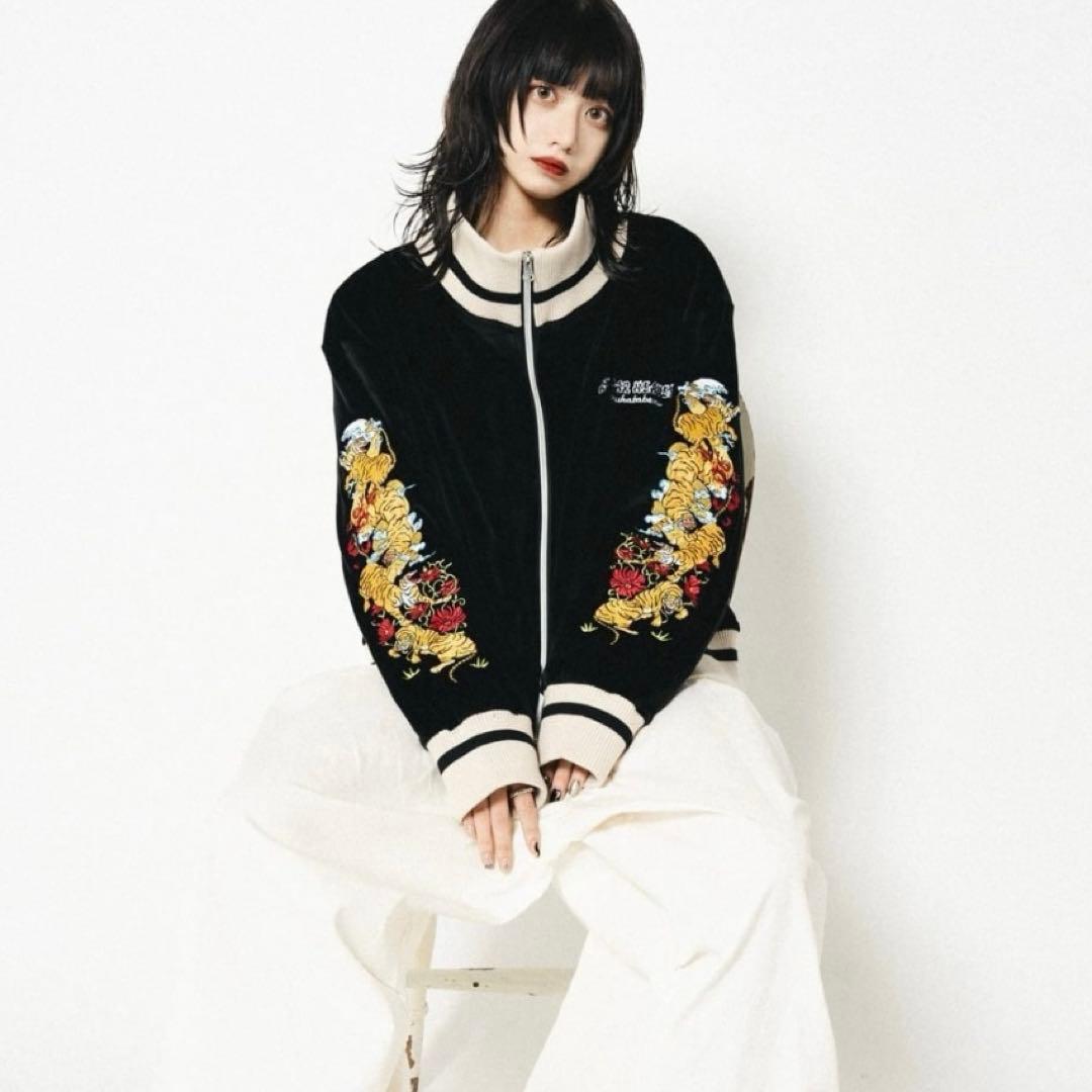 チュウカタベタイ Tiger track crop jacket Mサイズ