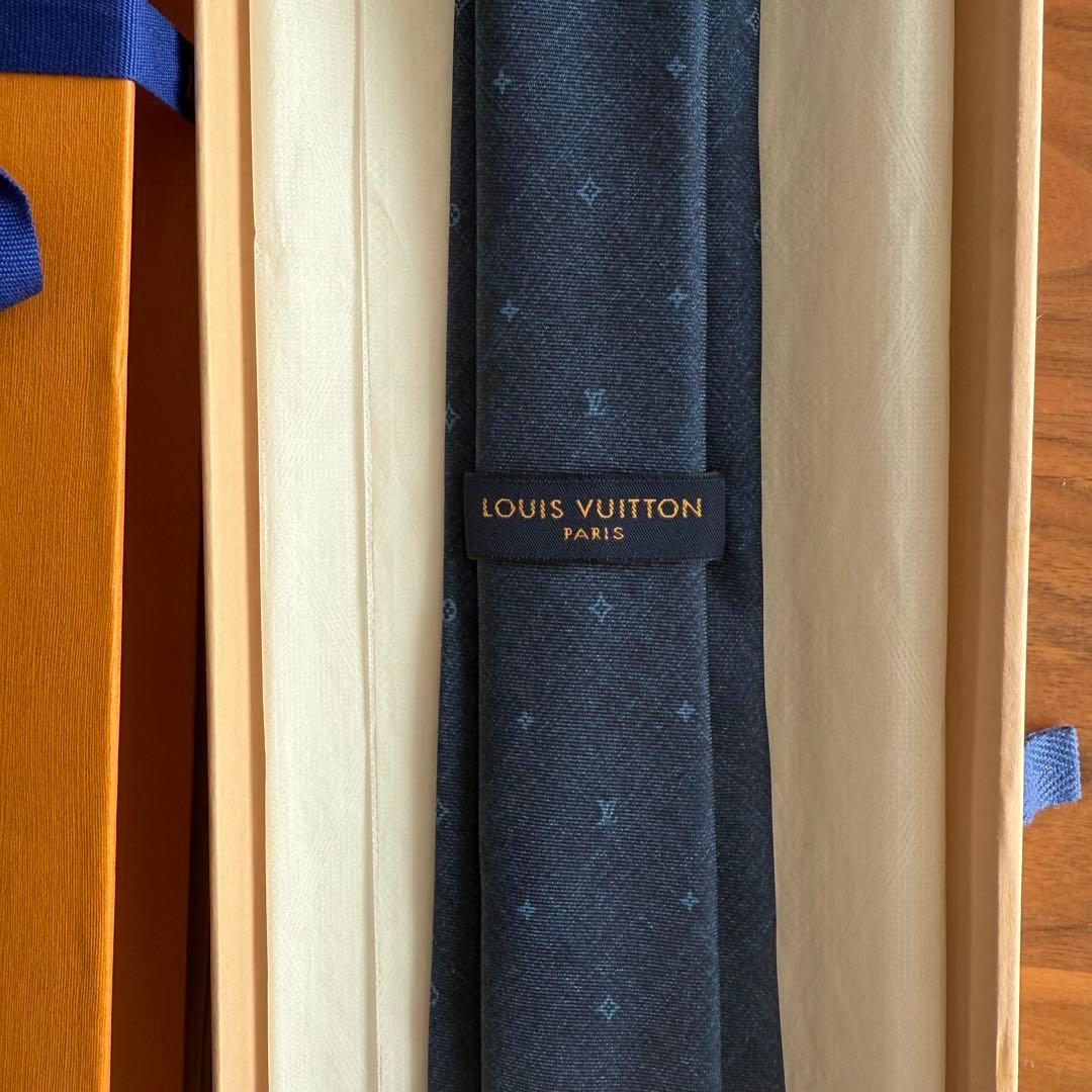 美品　LOUIS VUITTON（ルイヴィトン）　ネクタイ　ネイビー　7cm