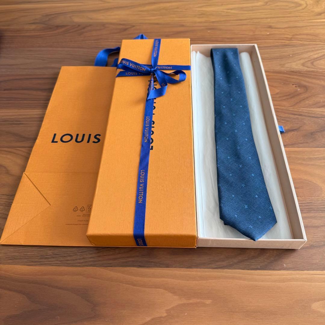 美品　LOUIS VUITTON（ルイヴィトン）　ネクタイ　ネイビー　7cm