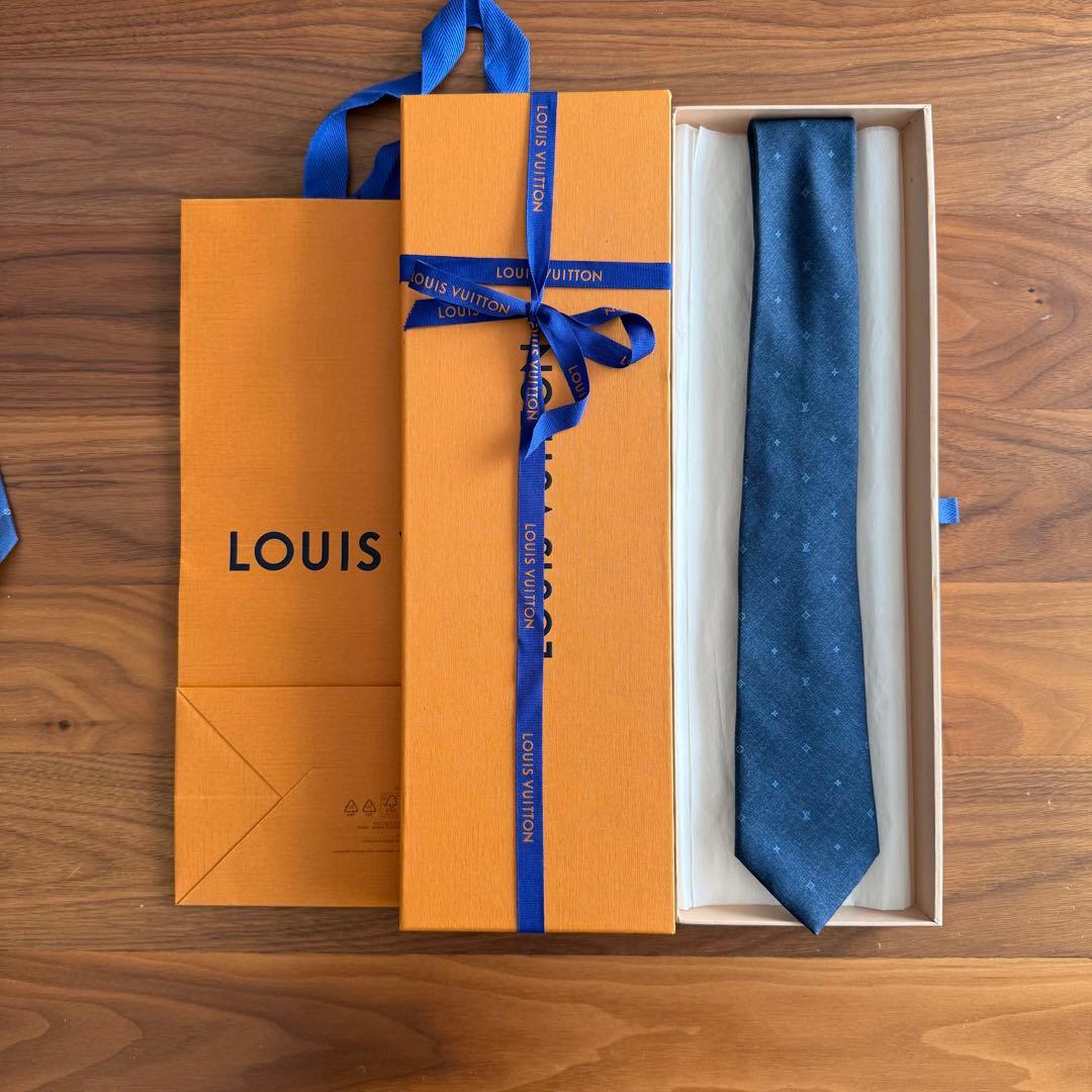 美品　LOUIS VUITTON（ルイヴィトン）　ネクタイ　ネイビー　7cm