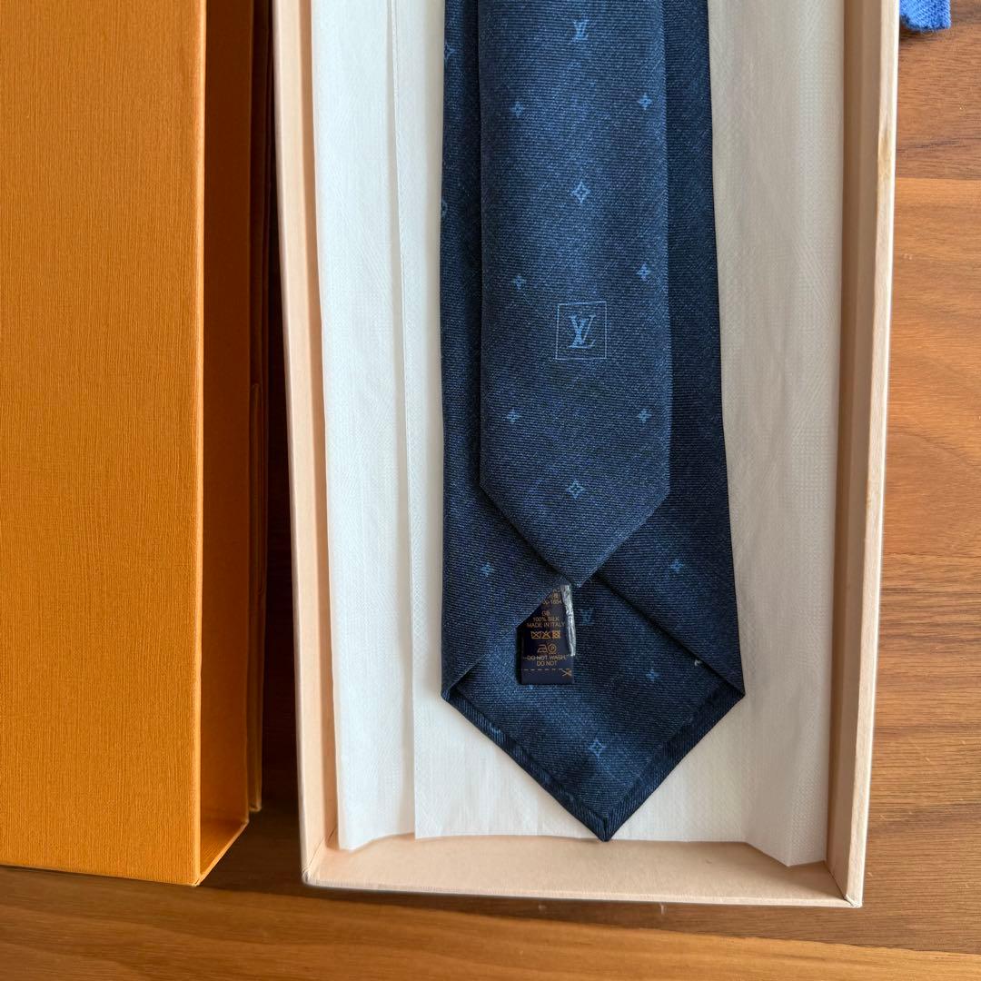 美品　LOUIS VUITTON（ルイヴィトン）　ネクタイ　ネイビー　7cm