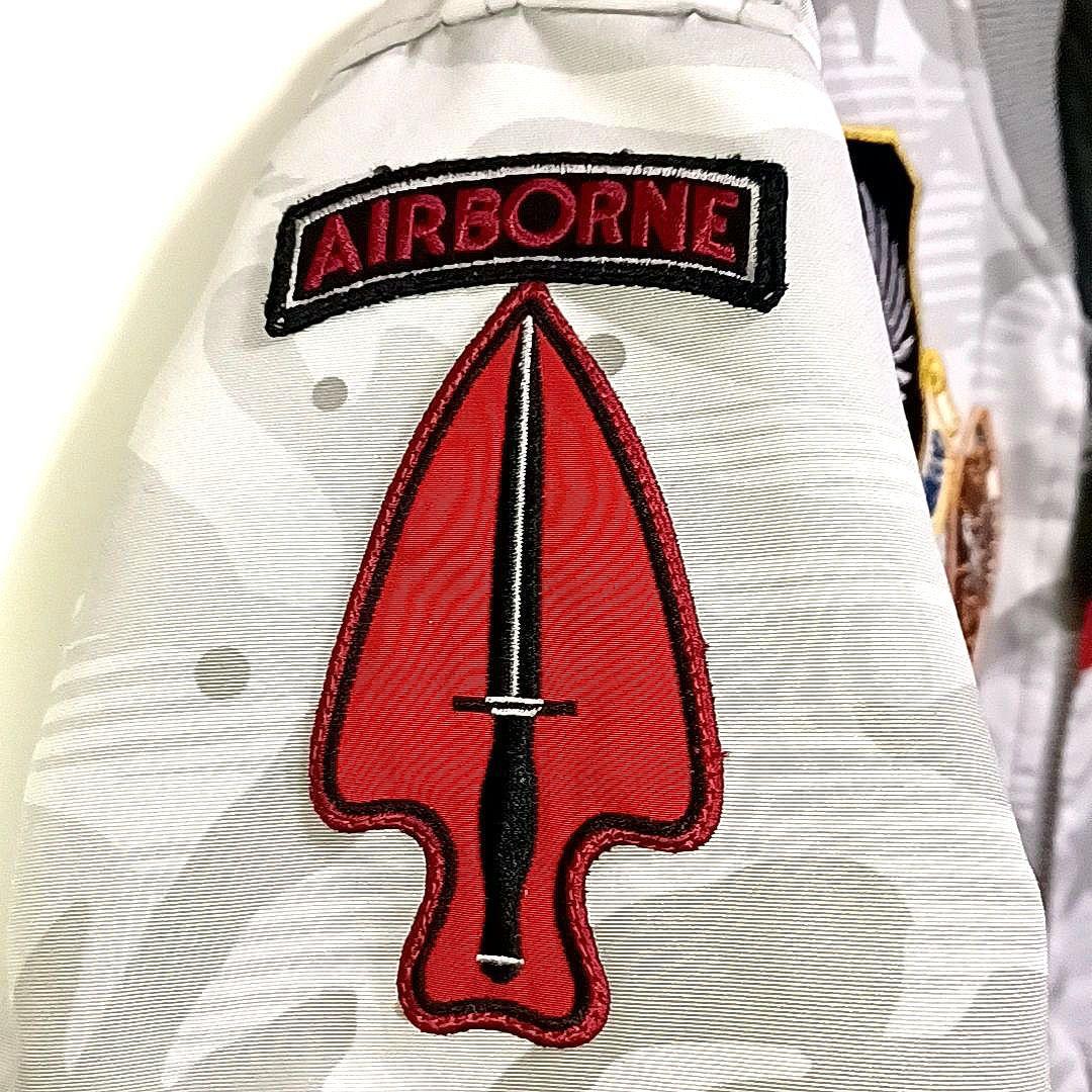 美品★AVIREX　L-2B　フライトジャケット　刺繍　ワッペン　シルバーグレー