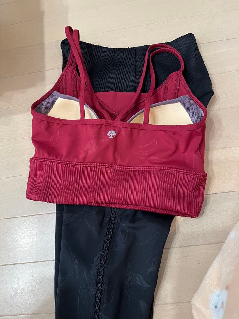 SUKARAエンボスリーフレギンス・ブラトップ　M　上下セット