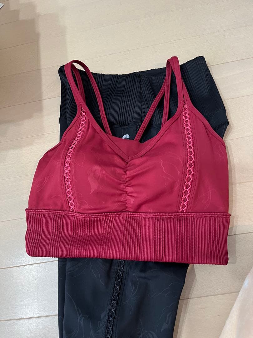 SUKARAエンボスリーフレギンス・ブラトップ　M　上下セット