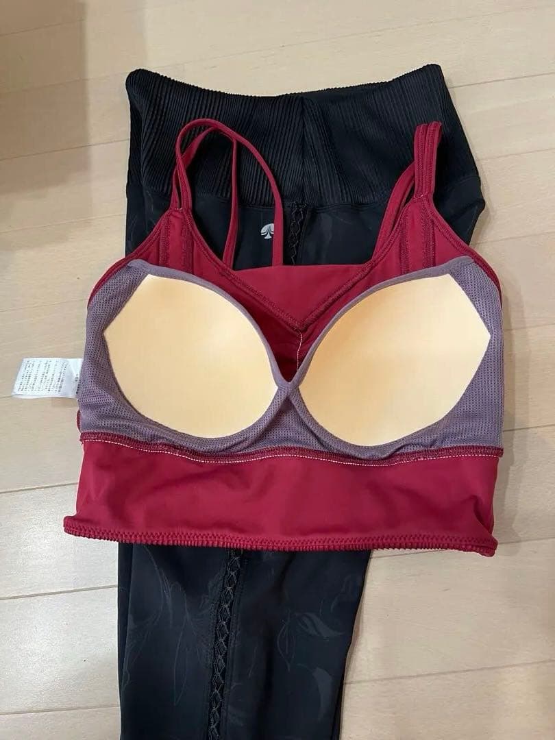 SUKARAエンボスリーフレギンス・ブラトップ　M　上下セット