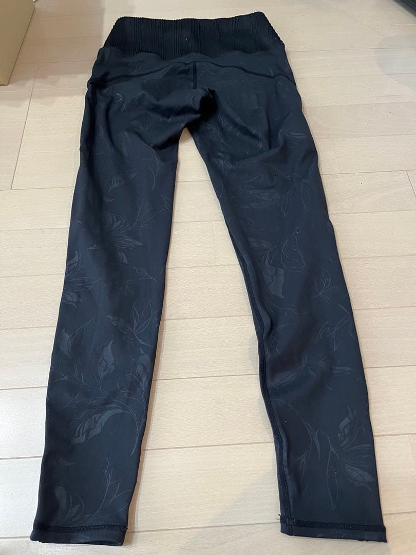 SUKARAエンボスリーフレギンス・ブラトップ　M　上下セット