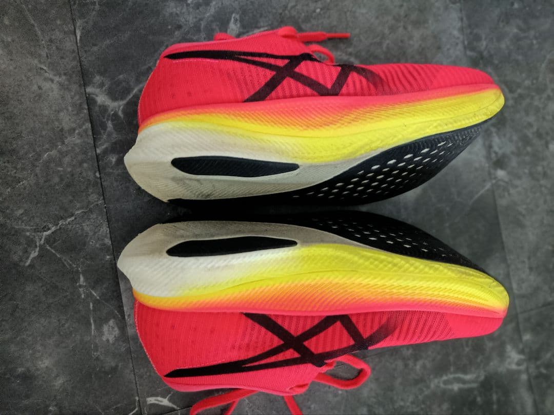 ASICS メタスピードスカイ22.5センチ