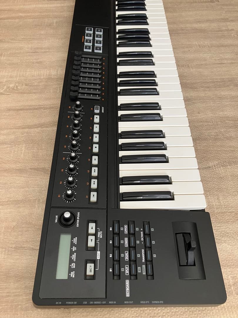 Roland A-800PRO MIDIキーボードコントローラー