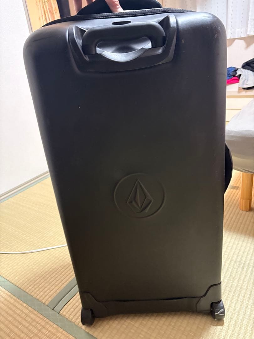 VOLCOM キャリーケース　GLOBETROTTER LUGGAGEブラック黒