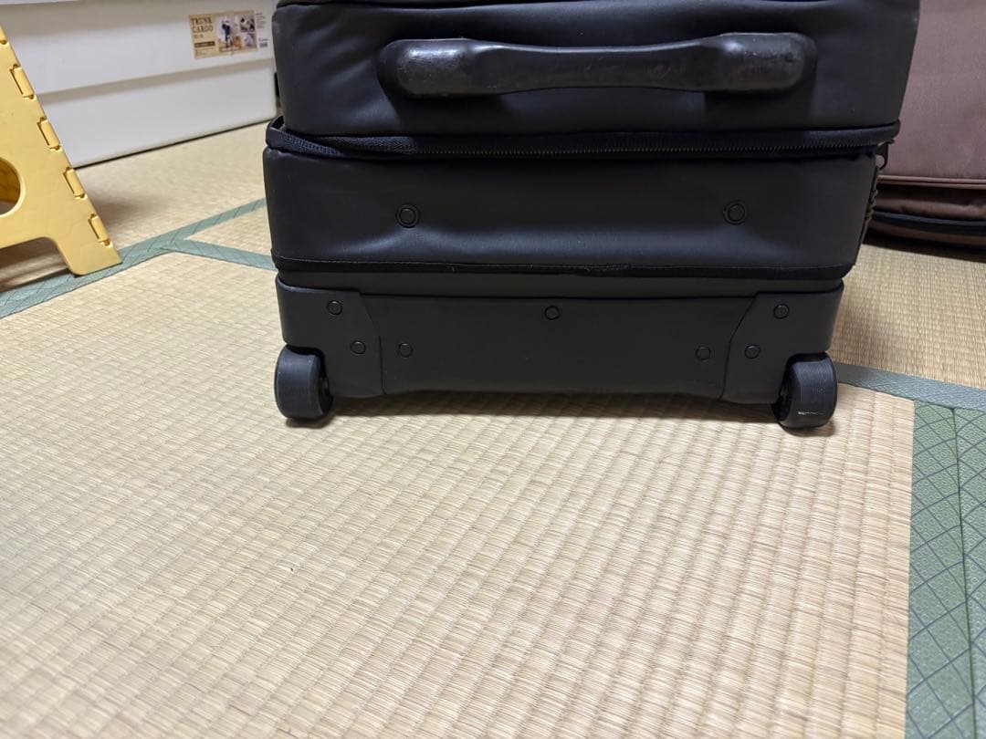 VOLCOM キャリーケース　GLOBETROTTER LUGGAGEブラック黒