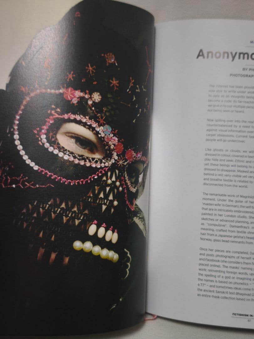 洋書 Fetishism in Fashion Lidewij Edelkoort