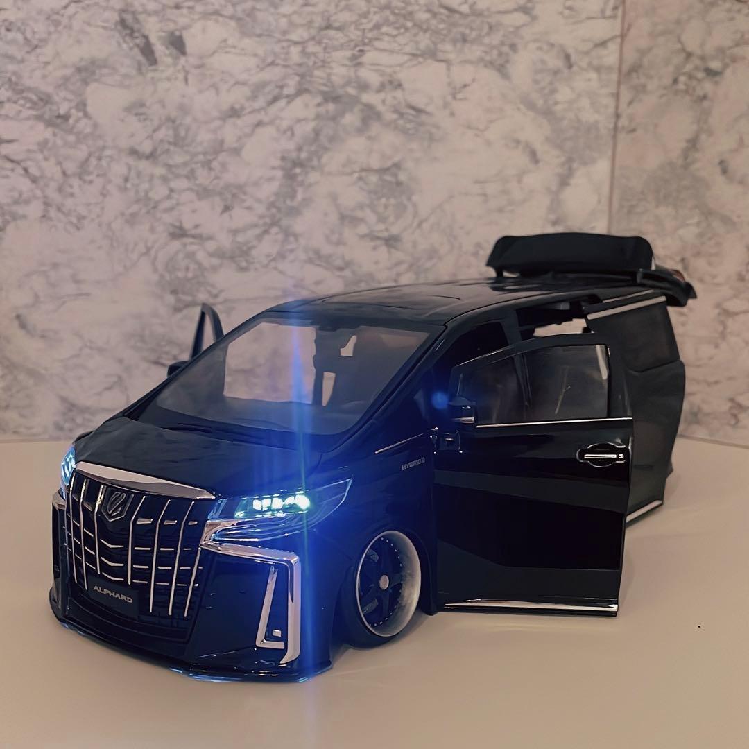 【新車】 トヨタ 30アルファード 1/18 ダイキャストミニカー カスタム