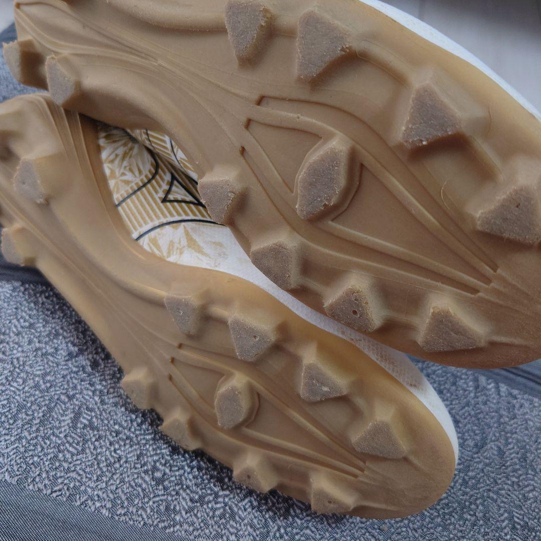 MIZUNO アルファ サッカーシューズ ホワイト/ゴールド