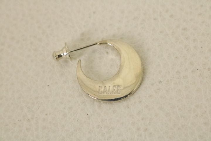 L*w様 24SS【新品】☆CALEE：　三日月型　ロール　ピアス　シルバー92