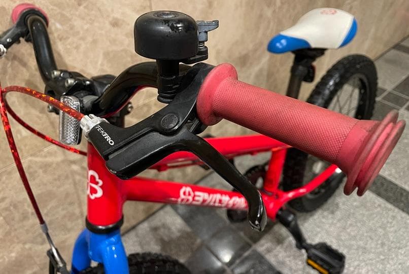 ヨツバサイクル-18インチ-ヒーローレッド-junior-手渡しのみ