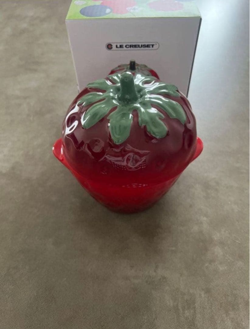 ラスト1点　レア　新品　ル・クルーゼ　ミニ・ストロベリー　いちご　小物入れ