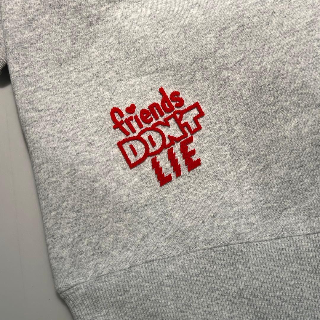 STRANGER THINGS ニコアンドコラボ 缶バッチ付きパーカー　Mサイズ