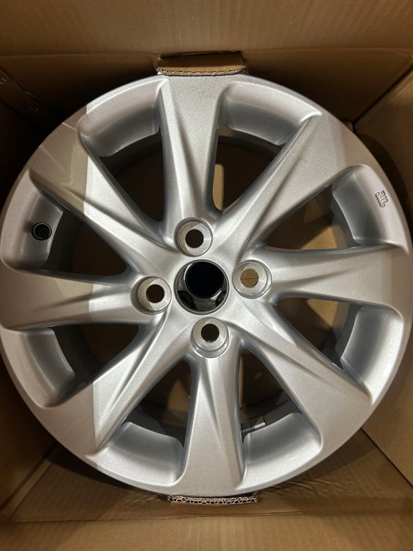 15インチ シルバー アクア　4本