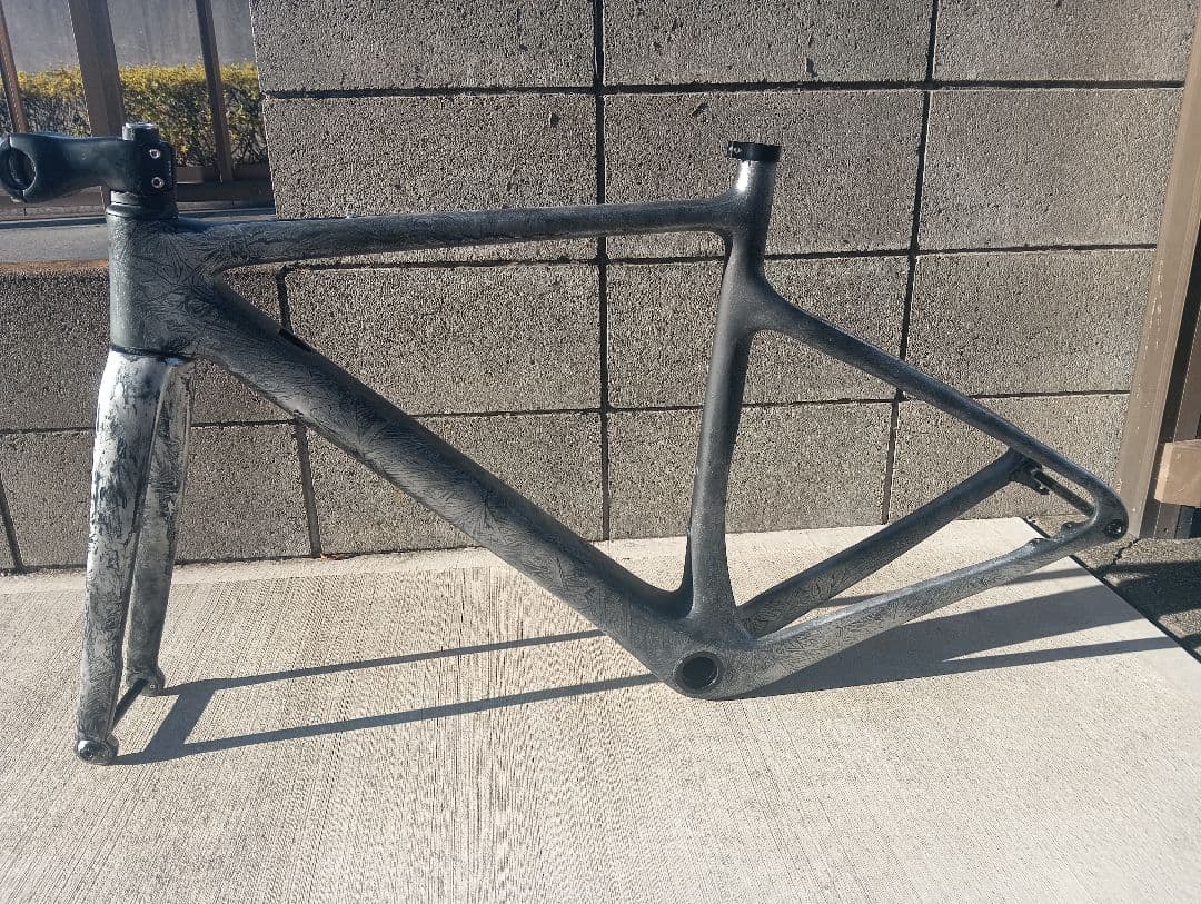 中華カーボンフレーム　グラベル　フル内装