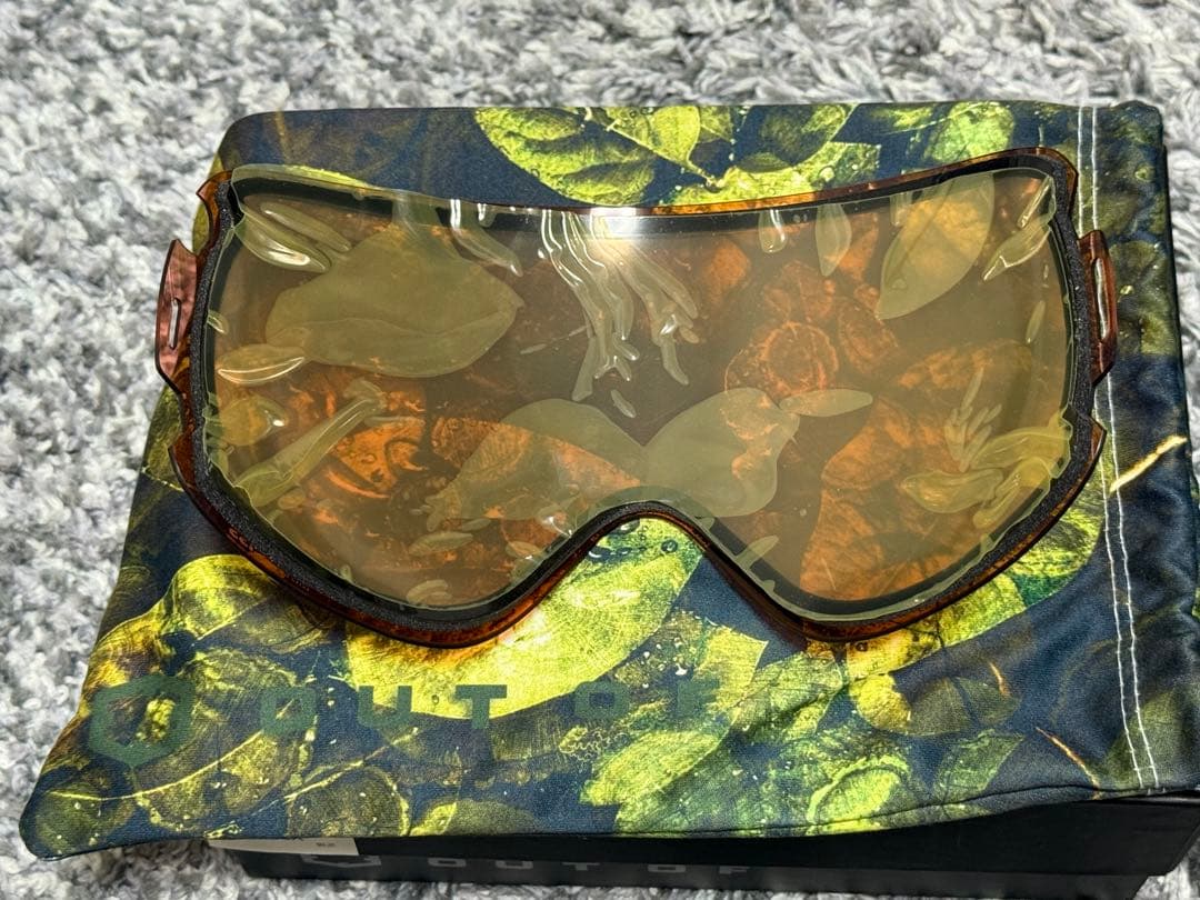 OUT OF　ゴーグル　アウトオフ　 未使用品　オマケでゴーグルソック