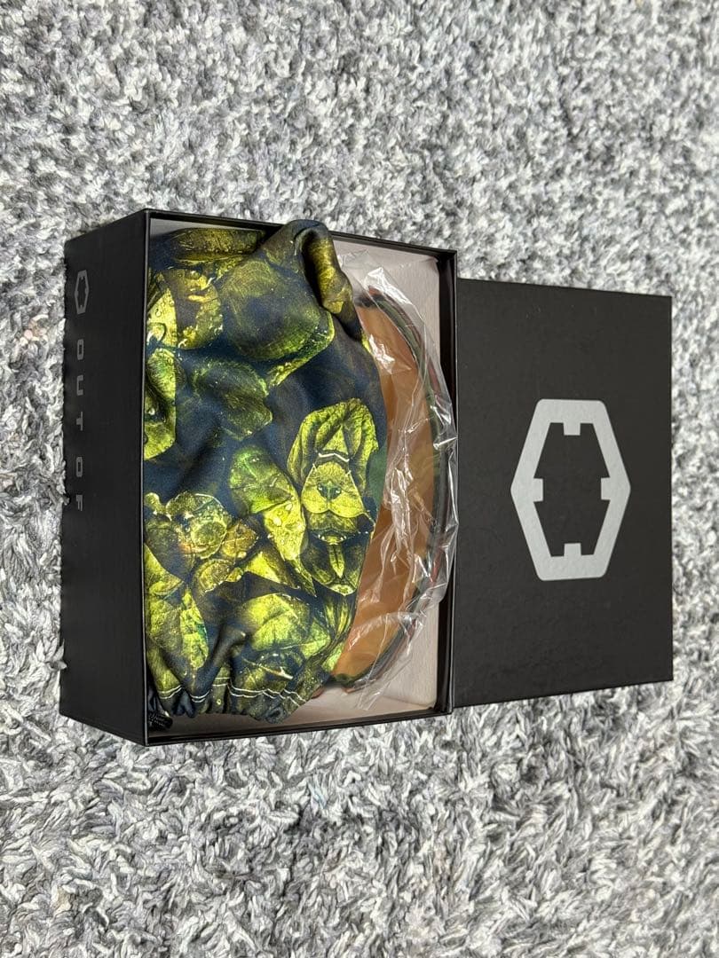 OUT OF　ゴーグル　アウトオフ　 未使用品　オマケでゴーグルソック