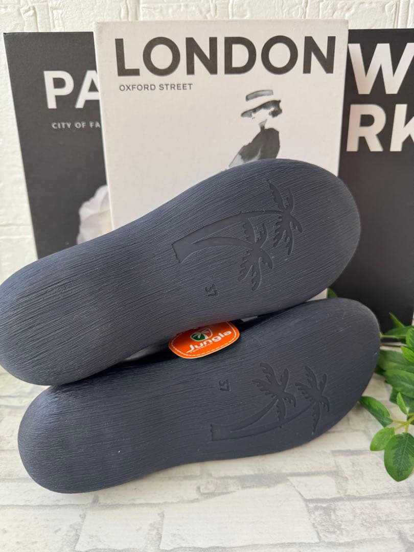 未使用　濃紺　レザー　スリッポン　シューズ　23.5㎝　フラット　革　スニーカー