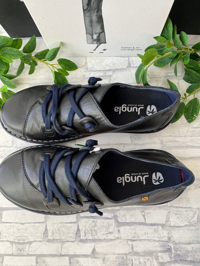 未使用　濃紺　レザー　スリッポン　シューズ　23.5㎝　フラット　革　スニーカー