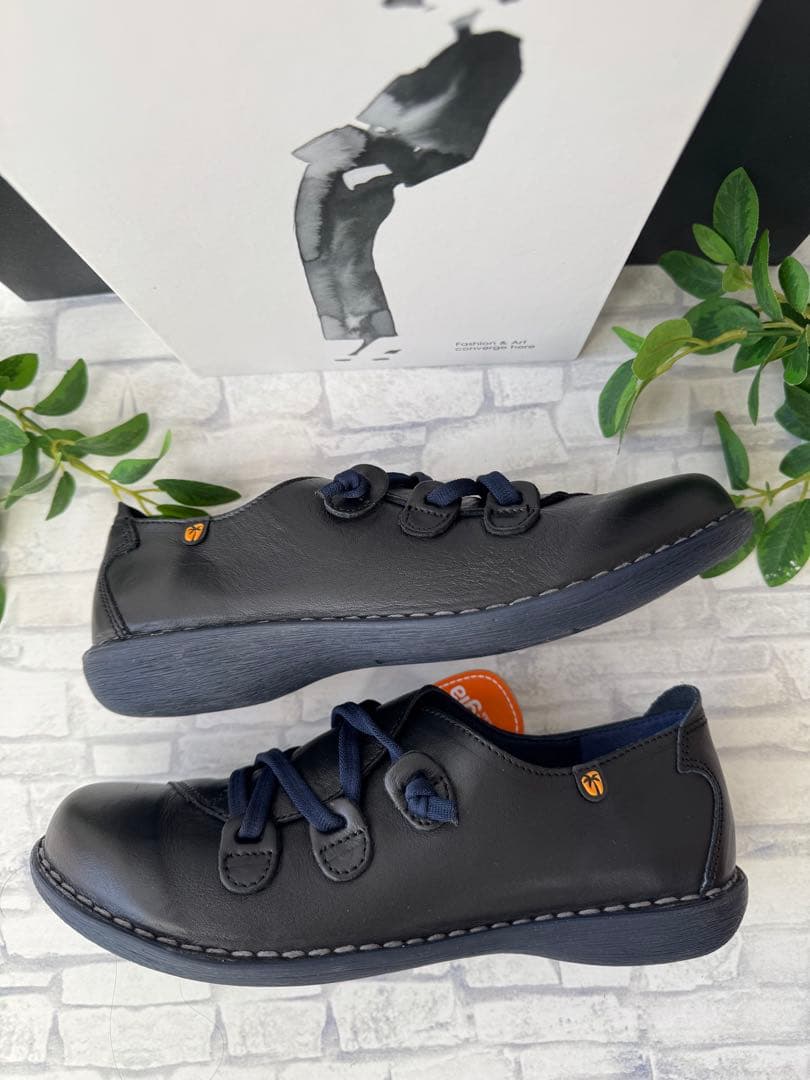 未使用　濃紺　レザー　スリッポン　シューズ　23.5㎝　フラット　革　スニーカー