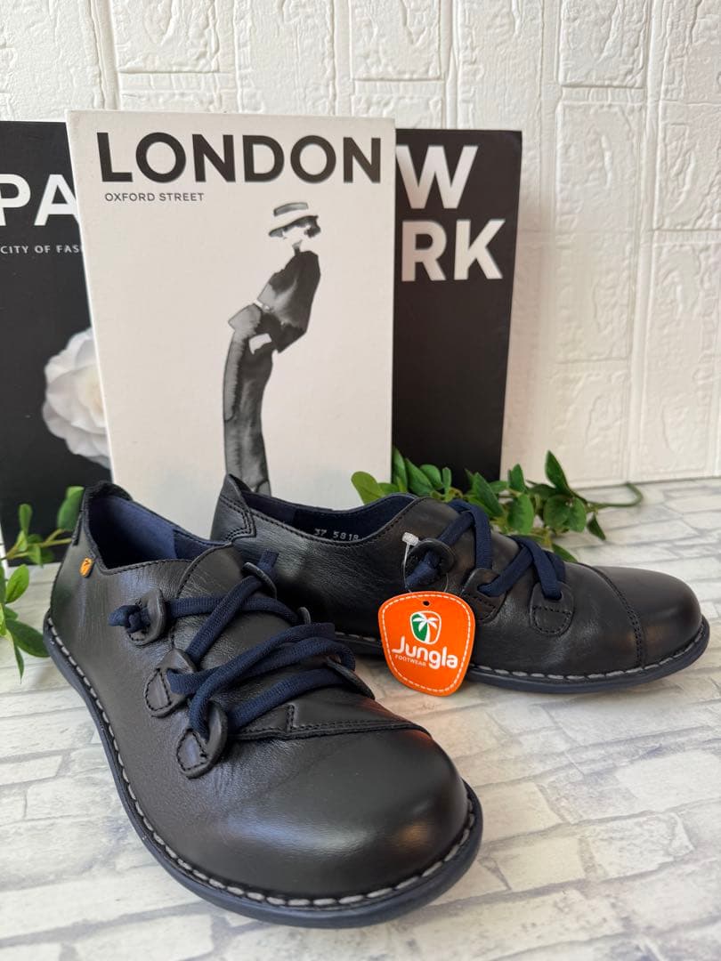 未使用　濃紺　レザー　スリッポン　シューズ　23.5㎝　フラット　革　スニーカー