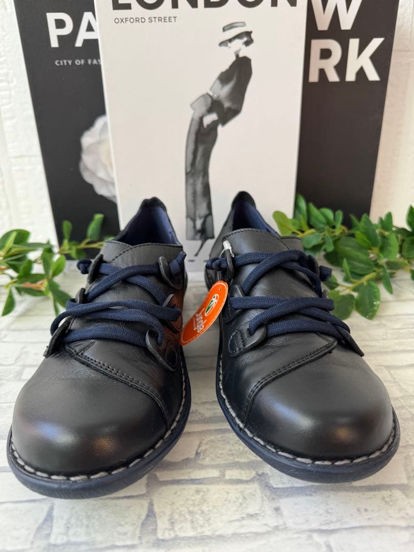 未使用　濃紺　レザー　スリッポン　シューズ　23.5㎝　フラット　革　スニーカー