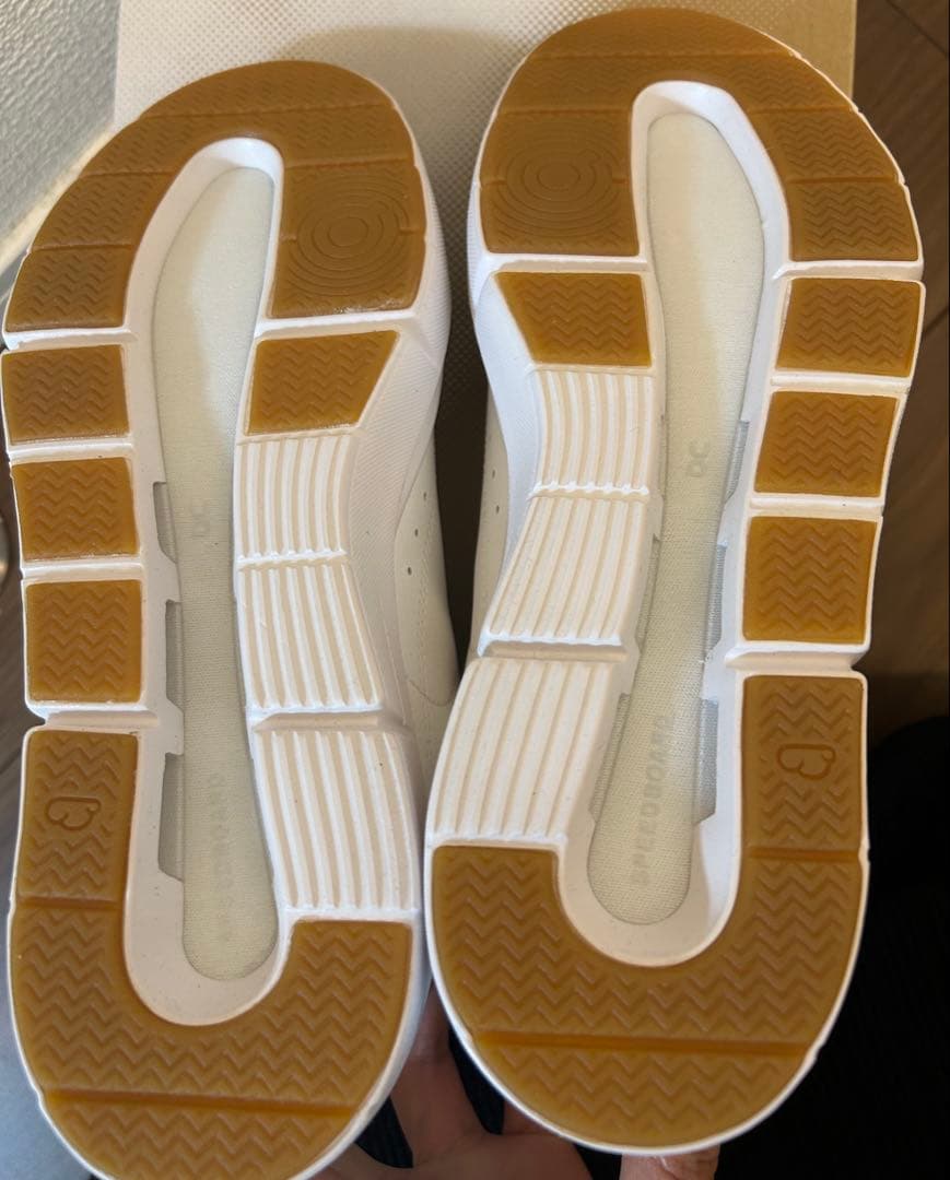 オン　ロジャーセンターコート　ホワイト