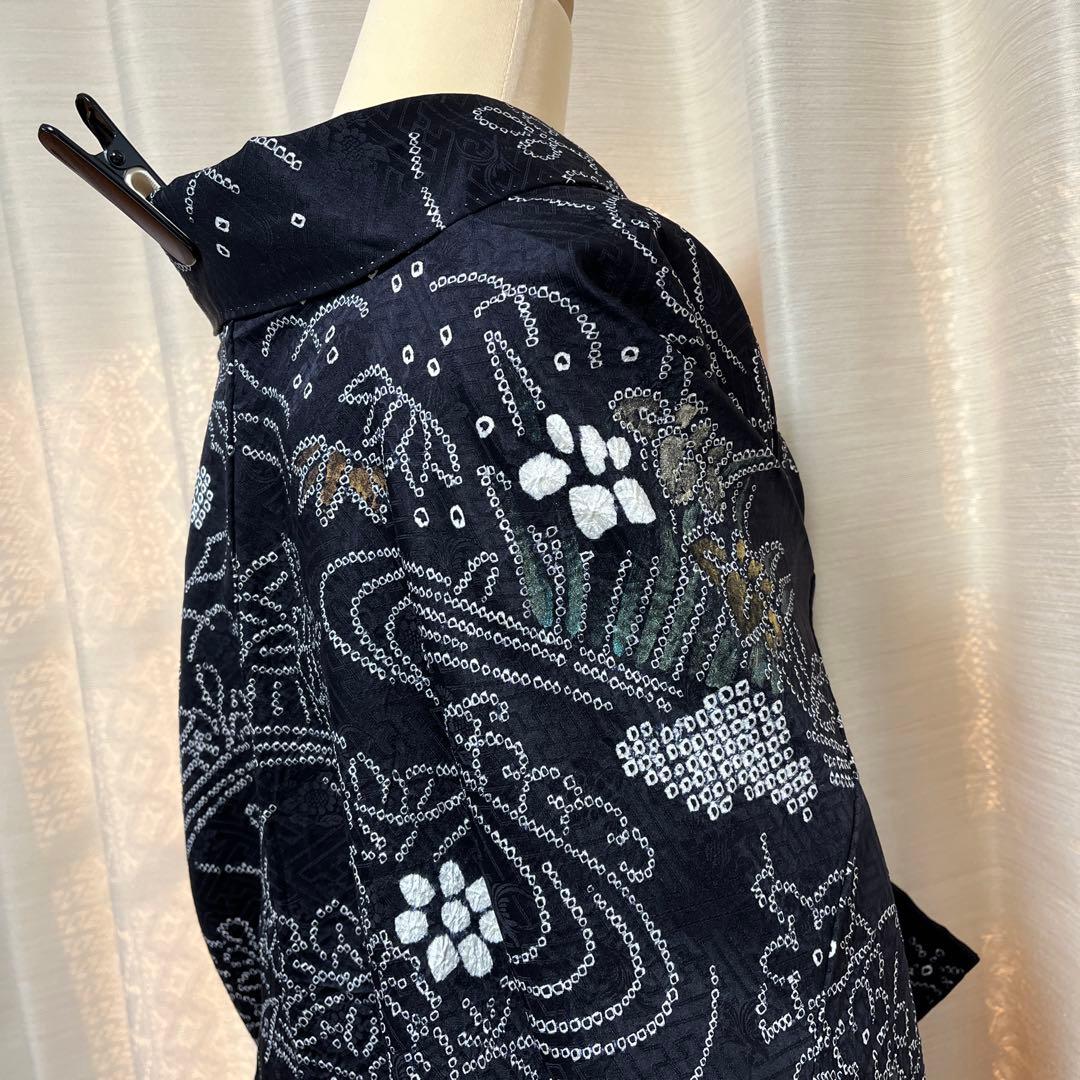 総絞り黒地 茶屋辻総柄の品格ある訪問着 紗綾形と菊蘭の地紋入り