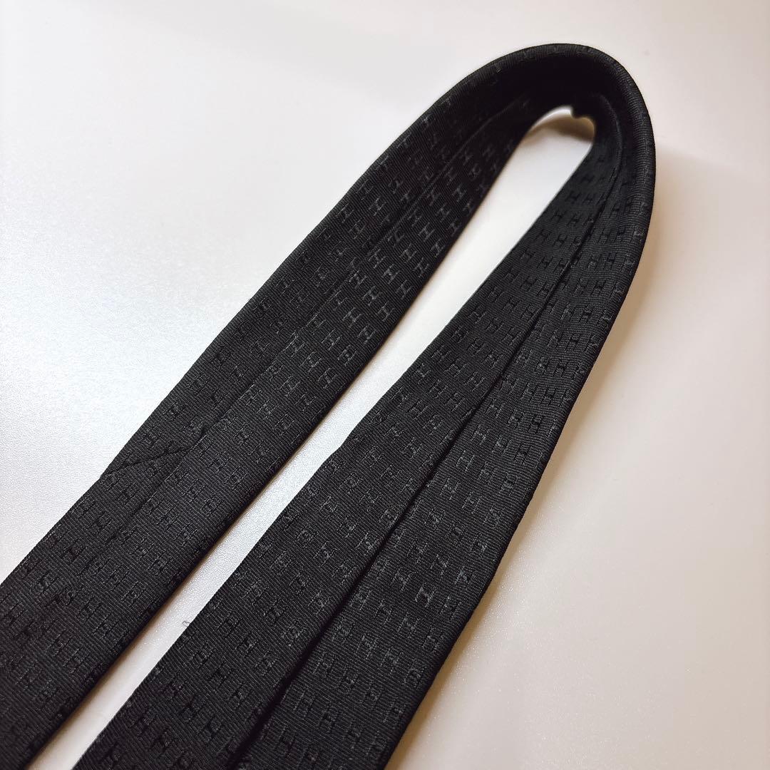 HERMES 黒 H総柄 モノグラム 高級シルクネクタイ ソリッド