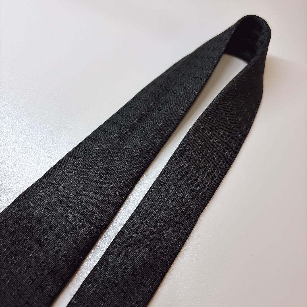 HERMES 黒 H総柄 モノグラム 高級シルクネクタイ ソリッド