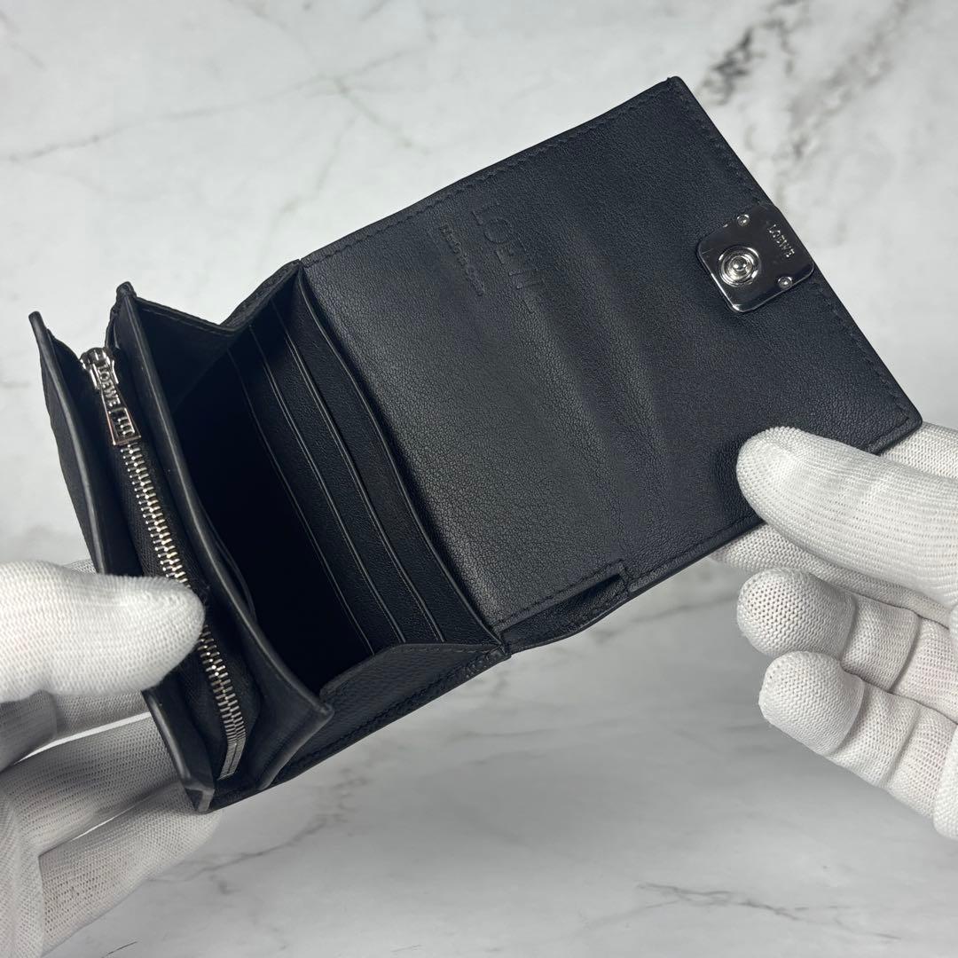 【美品】ロエベ 二つ折り財布 アナグラム コンパクト フラップウォレット